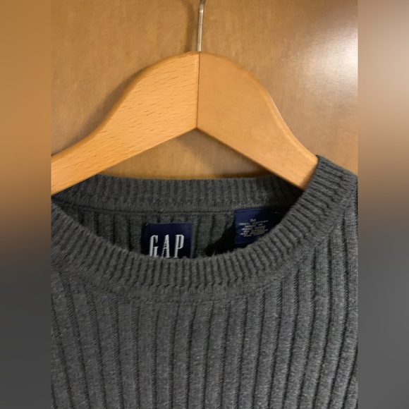 Vintage 90s GAP preloved sweater. - Picture 2 of 5